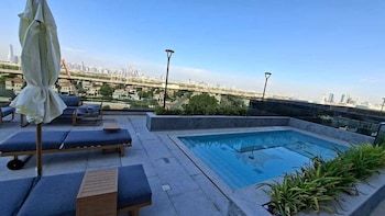 cloud tower 1br with parking pool gym