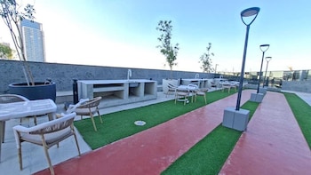 cloud tower 1br with parking pool gym