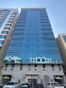 Premier 2-Bedroom Lifeline Apartment With Free Parking,,3 star