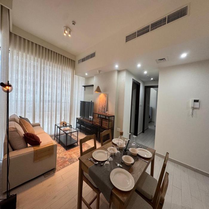 premier 2 bedroom lifeline apartment with free parking