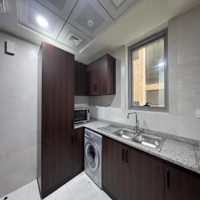 premier 2 bedroom lifeline apartment with free parking