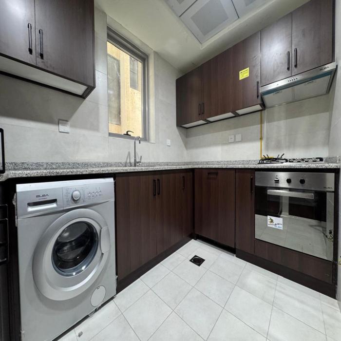 premier 2 bedroom lifeline apartment with free parking