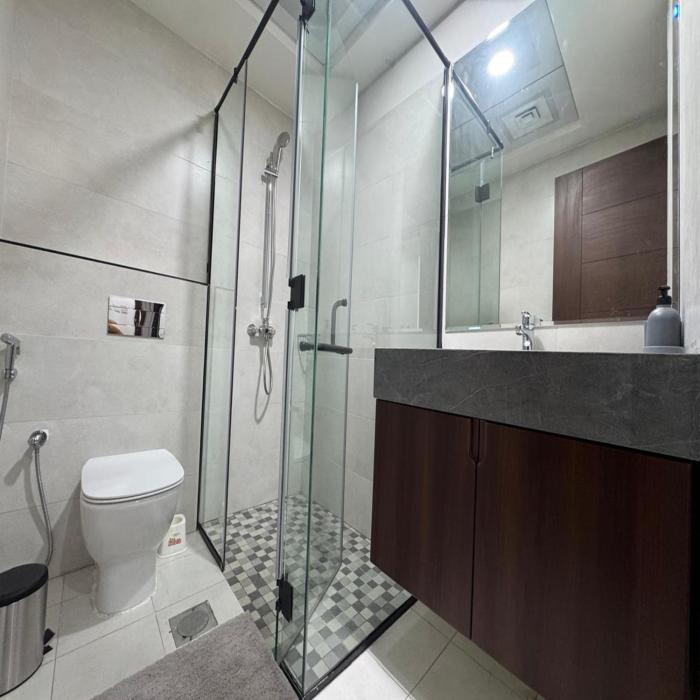 premier 2 bedroom lifeline apartment with free parking