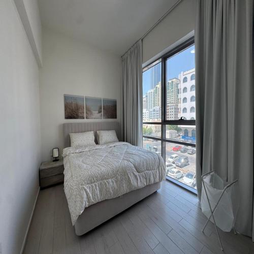 Premier 2-Bedroom Lifeline Apartment With Free Parking,,3 star