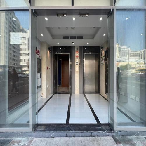 premier 2 bedroom lifeline apartment with free parking