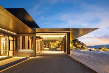 voco ningbo dongqian lake by ihg