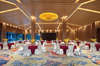 voco ningbo dongqian lake by ihg