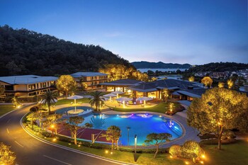 voco ningbo dongqian lake by ihg