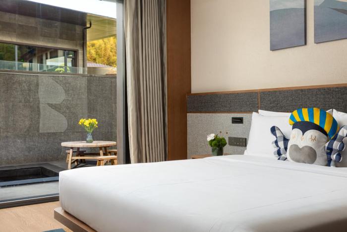 voco ningbo dongqian lake by ihg