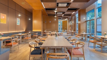 holiday inn express kunming horti expo garden by ihg