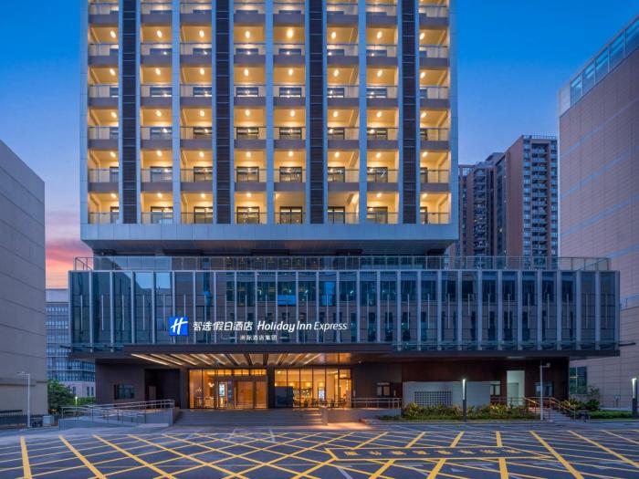 holiday inn express shenzhen baolong metro station by ihg