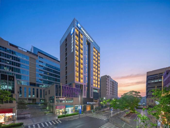 holiday inn express shenzhen baolong metro station by ihg