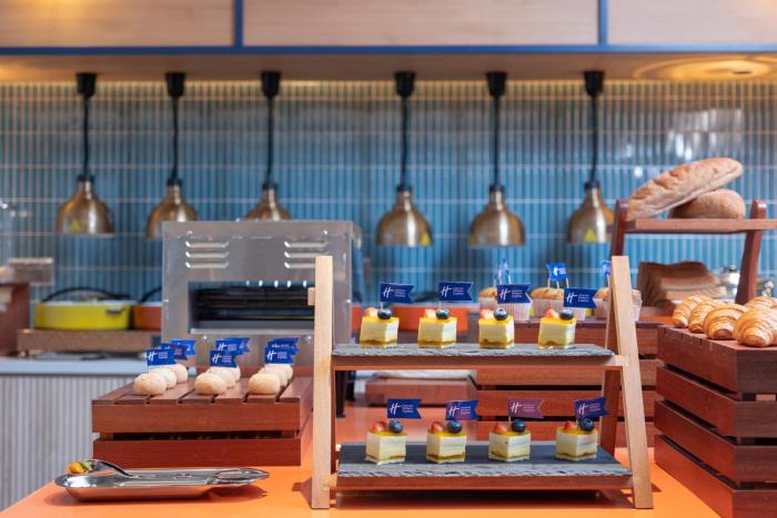 holiday inn express shenzhen baolong metro station by ihg