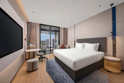 holiday inn express shenzhen baolong metro station by ihg