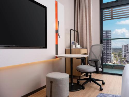 holiday inn express shenzhen baolong metro station by ihg