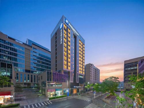 holiday inn express shenzhen baolong metro station by ihg