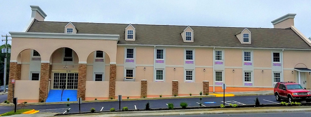 hometowne studios by red roof richmond va w broad st