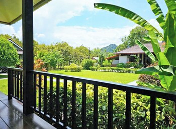 handv bungalow vangvieng