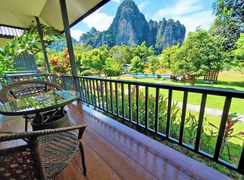 handv bungalow vangvieng