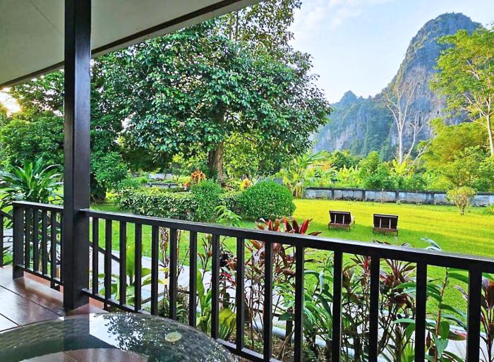 handv bungalow vangvieng