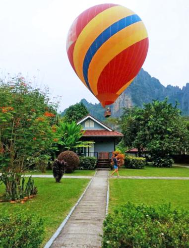 handv bungalow vangvieng