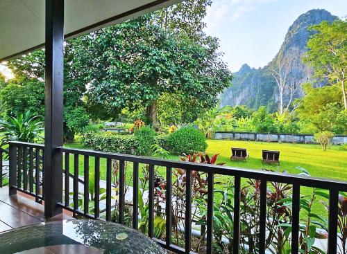 handv bungalow vangvieng
