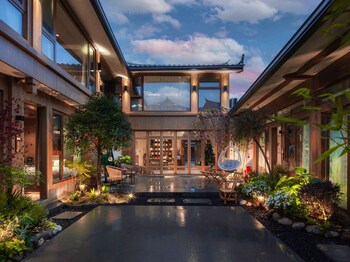 suyintang resort courtyard