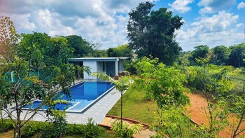 Aloria Sigiriya,,2 star