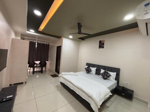 hotel shri ram legacy