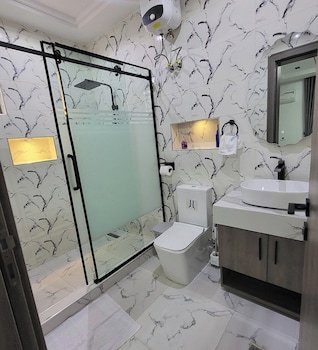 Kelvic Suites,,3 star