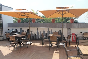 grand commodores hotel and suites