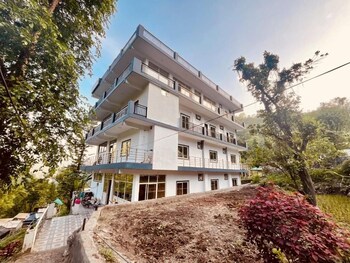hotel the rudram aura