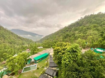 hotel the rudram aura
