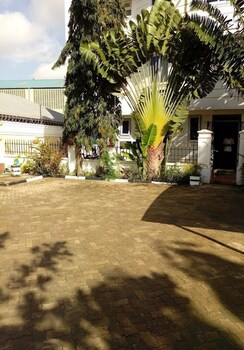 hotel aryana court bamburi