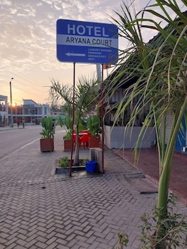 hotel aryana court bamburi