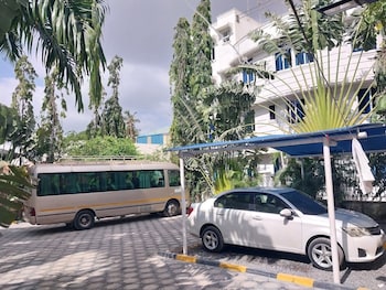 hotel aryana court bamburi