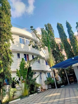 Hotel Aryana Court Bamburi,,3 star