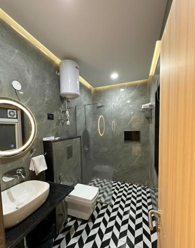 narayana grand hotel