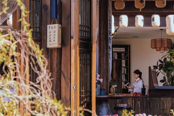 lijiang fog gallery hotel