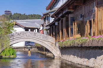 lijiang fog gallery hotel
