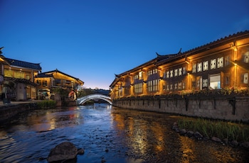 lijiang fog gallery hotel