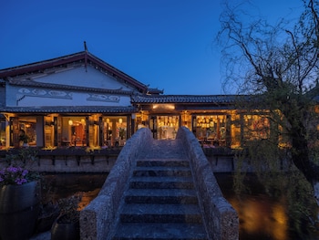 lijiang fog gallery hotel