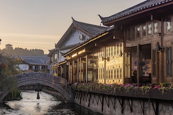 lijiang fog gallery hotel