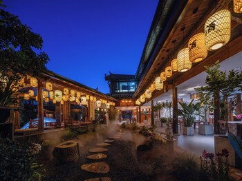 lijiang fog gallery hotel