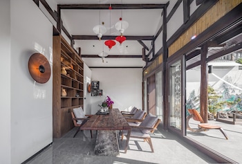 lijiang fog gallery hotel