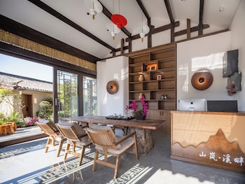 lijiang fog gallery hotel