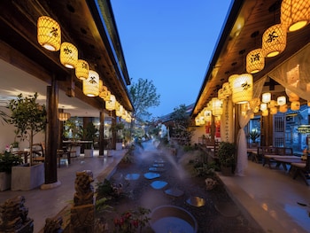 lijiang fog gallery hotel