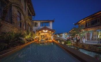lijiang fog gallery hotel