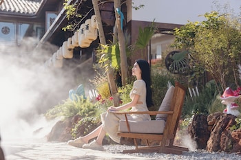 lijiang fog gallery hotel