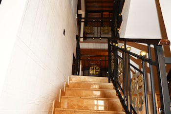 village courtyard hotel